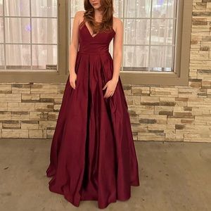 prom dress, v-neck floor-length, excellent condition (only 1 use)